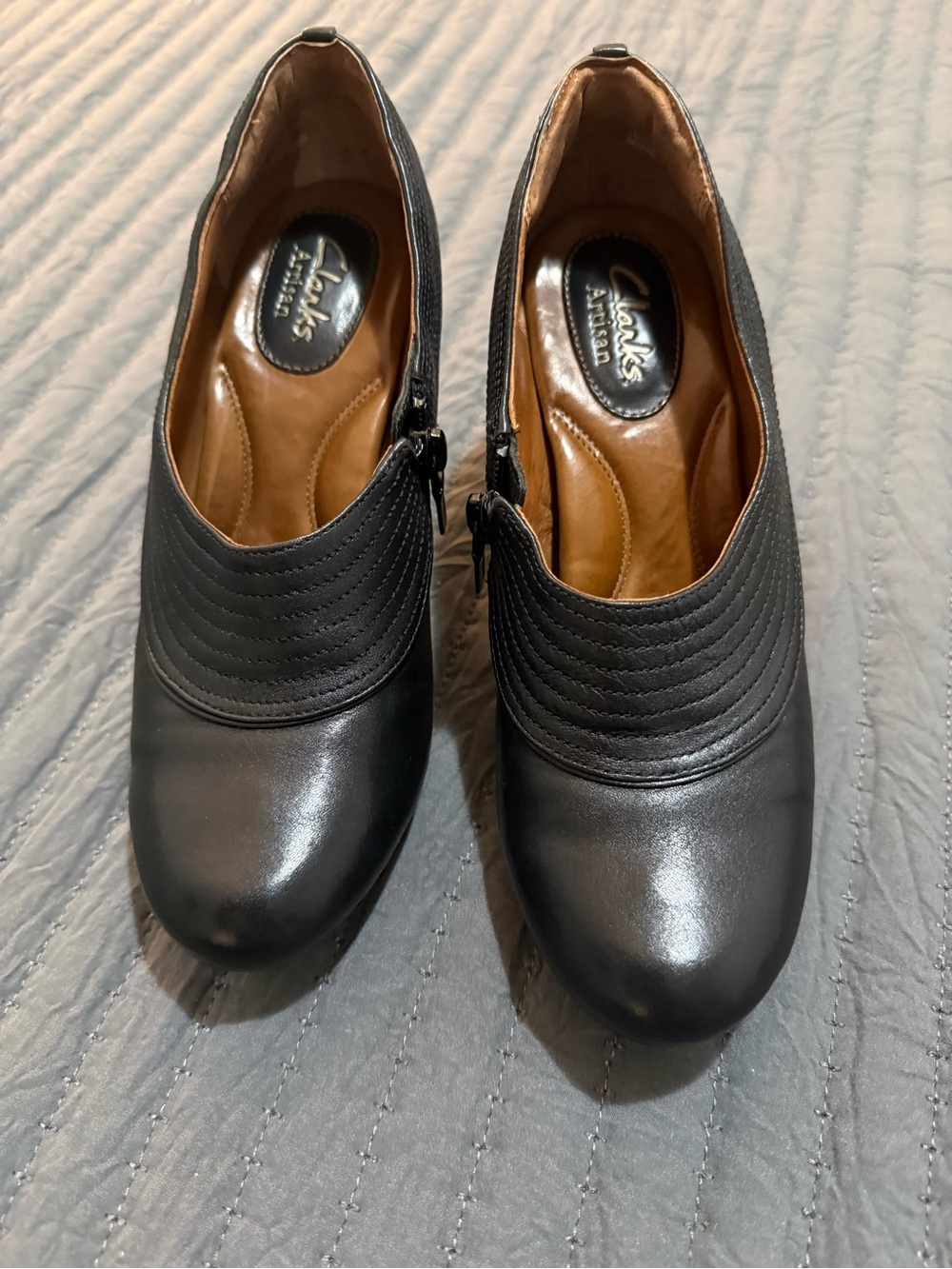 Clarks Artisan Black Lea Society Ascot Leather Women's Slip-On Pumps